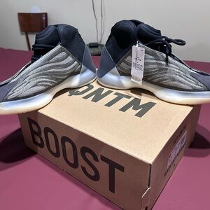 Adidas Men's Black and Gray Quantum Sneakers